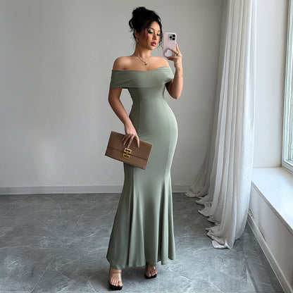 Robe à épaules dénudées