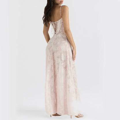 Robe à bretelles en dentelle et fleurs