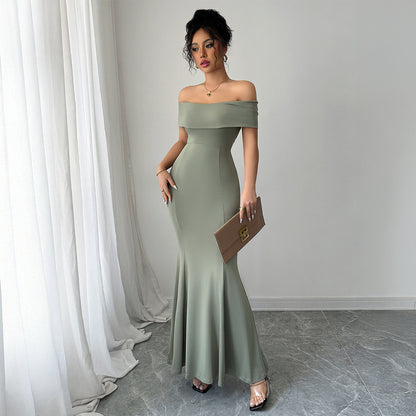 Robe à épaules dénudées